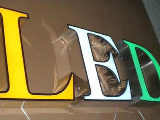 双柏介绍LED招牌的基础知识。